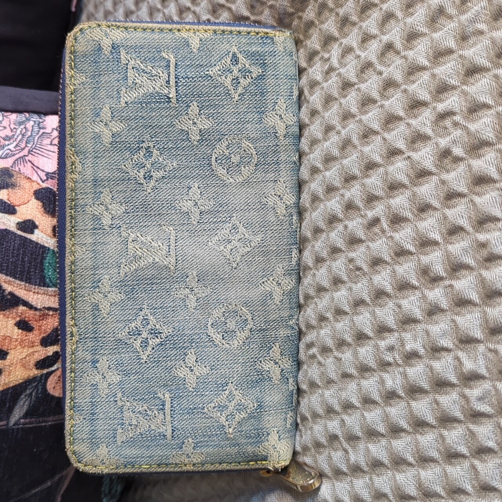 ✨ Louis Vuitton Monogram Denim Zippy